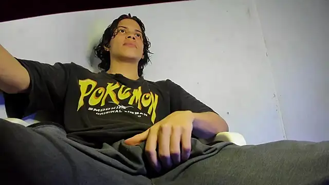 Snapshot of lax777_ chatting on 10/16/25, 12:44 lax777 online show from 10/16/25, 12:44