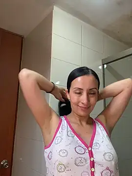 Snapshot of yaralyminjo2 chatting on 12/07/24, 01:18 yaralyminjo2 online show from 12/07/24, 01:18