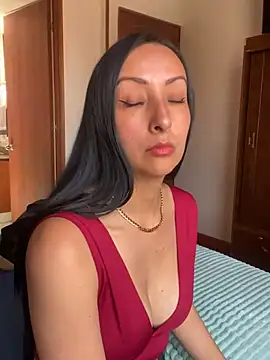 Snapshot of yaralyminjo2 chatting on 12/31/24, 04:35 yaralyminjo2 online show from 12/31/24, 04:35