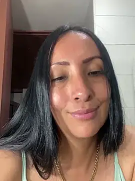 Snapshot of yaralyminjo2 chatting on 01/11/25, 12:33 yaralyminjo2 online show from 01/11/25, 12:33