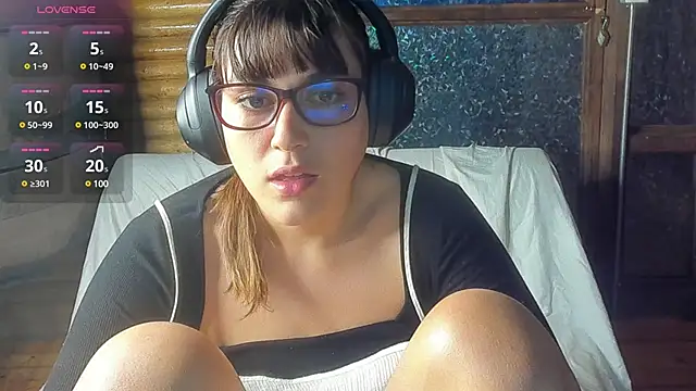 Snapshot of soysara15 chatting on 03/11/25, 01:48 soysara15 online show from 03/11/25, 01:48