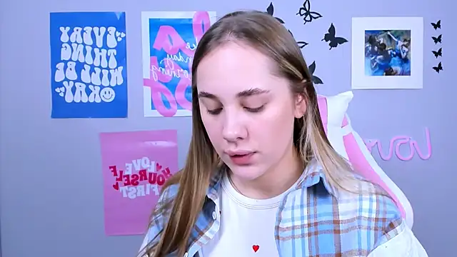 MiaMilas online show from 12/16/24, 04:13