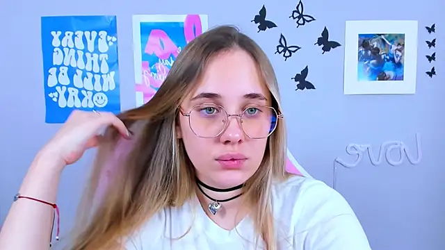 Snapshot of MiaMilas chatting on 12/23/24, 07:49 MiaMilas online show from 12/23/24, 07:49