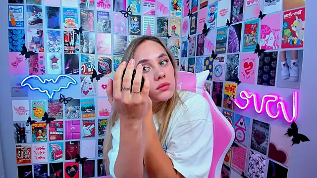 Snapshot of MiaMilas chatting on 09/11/25, 09:15 MiaMilas online show from 09/11/25, 09:15