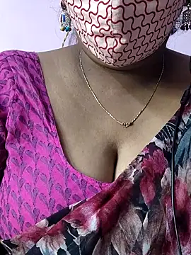 mallu-sumi online show from 12/18/25, 05:13