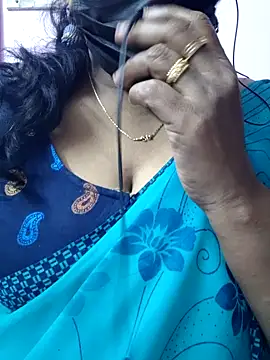 mallu-sumi online show from 12/20/25, 04:58