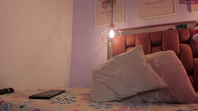 kristakinnky online show from 10/03/25, 01:41