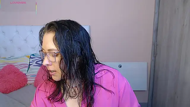 May Carlier online show from 11/29/25, 12:13