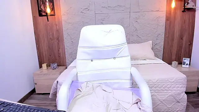 Snapshot of _Eveelyn chatting on 12/26/24, 10:20 Eveelyn online show from 12/26/24, 10:20