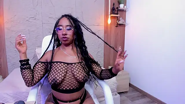 Snapshot of _Eveelyn chatting on 03/20/25, 10:18 Eveelyn online show from 03/20/25, 10:18