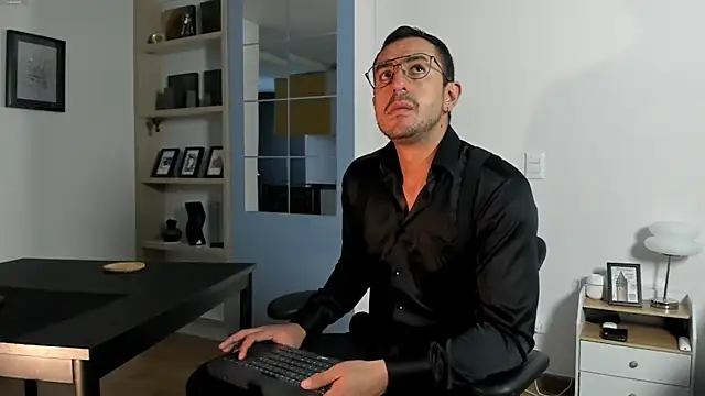 pablo-rincon95 online show from 05/22/26, 12:11