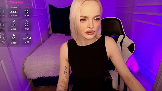 Snapshot of horny_blondiee chatting on 01/14/25, 08:20 horny blondiee online show from 01/14/25, 08:20