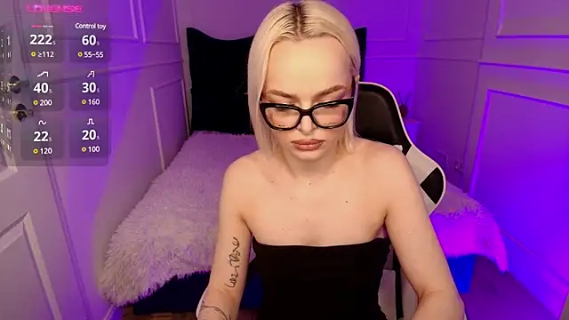 Snapshot of horny_blondiee chatting on 01/31/25, 08:32 horny blondiee online show from 01/31/25, 08:32