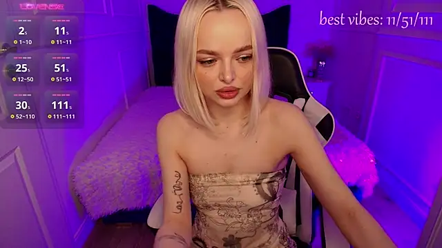 Snapshot of horny_blondiee chatting on 02/10/25, 08:20 horny blondiee online show from 02/10/25, 08:20