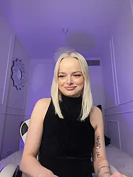 Snapshot of horny_blondiee chatting on 03/22/25, 11:32 horny blondiee online show from 03/22/25, 11:32