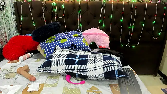 HottCandy21 online show from 02/12/25, 01:19