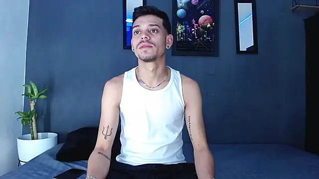 Snapshot of Friendsofeverything_ chatting on 12/14/24, 01:16 Friendsofeverything online show from 12/14/24, 01:16