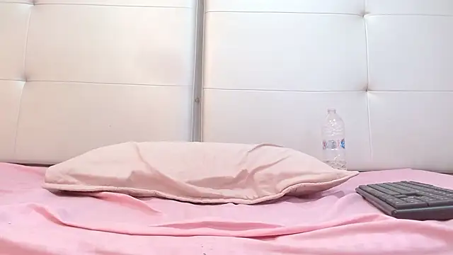 Snapshot of Alisson_Freckles chatting on 12/07/24, 09:00 Alisson Freckles online show from 12/07/24, 09:00