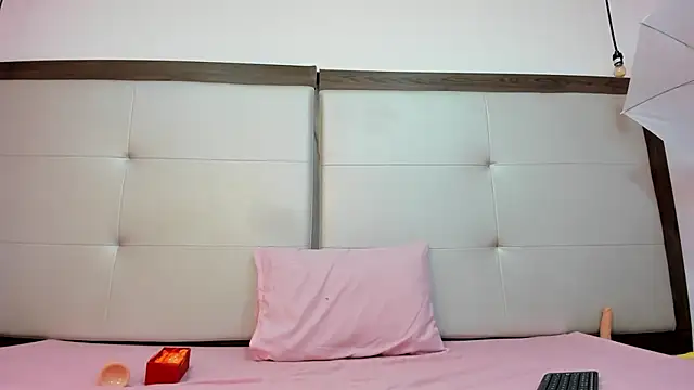 Snapshot of Alisson_Freckles chatting on 02/01/25, 06:51 Alisson Freckles online show from 02/01/25, 06:51