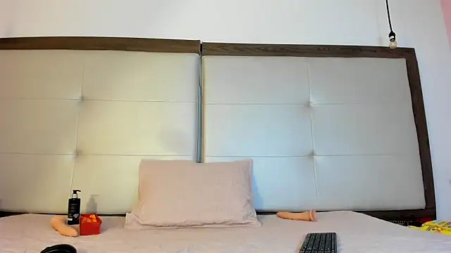 Snapshot of Alisson_Freckles chatting on 02/07/25, 11:34 Alisson Freckles online show from 02/07/25, 11:34