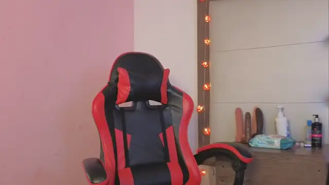 Snapshot of Alisson_Freckles chatting on 02/24/26, 01:47 Alisson Freckles online show from 02/24/26, 01:47