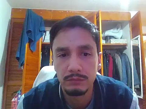 Snapshot of Ginessy chatting on 12/21/25, 07:32 Ginessy online show from 12/21/25, 07:32