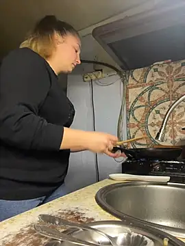 Snapshot of Joannakiss chatting on 03/11/25, 08:42 Joannakiss online show from 03/11/25, 08:42