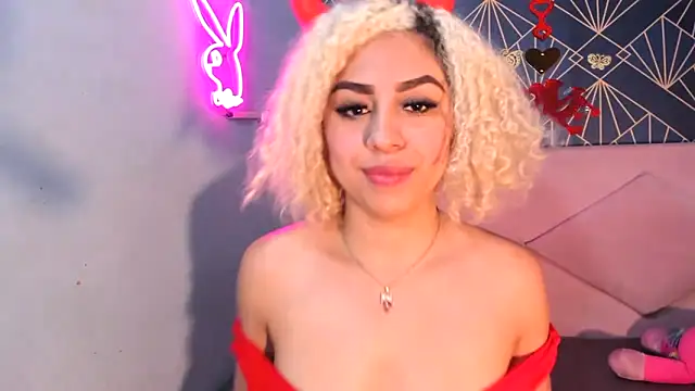 Lucy White   online show from 03/15/25, 12:25