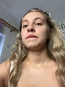 Snapshot of Kitty_Katrine chatting on 01/14/25, 10:48 Kitty Katrine online show from 01/14/25, 10:48