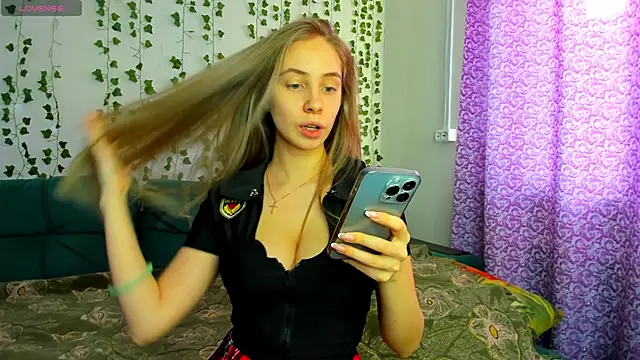 Snapshot of Kitty_Katrine chatting on 02/18/25, 11:00 Kitty Katrine online show from 02/18/25, 11:00