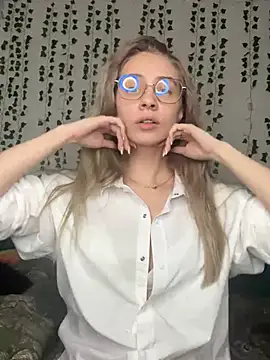 Snapshot of Kitty_Katrine chatting on 02/21/25, 01:55 Kitty Katrine online show from 02/21/25, 01:55