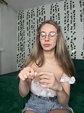 Snapshot of Kitty_Katrine chatting on 02/23/25, 01:53 Kitty Katrine online show from 02/23/25, 01:53