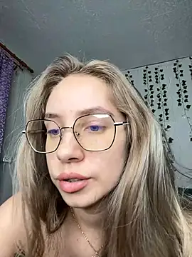 Snapshot of Kitty_Katrine chatting on 02/28/25, 05:59 Kitty Katrine online show from 02/28/25, 05:59