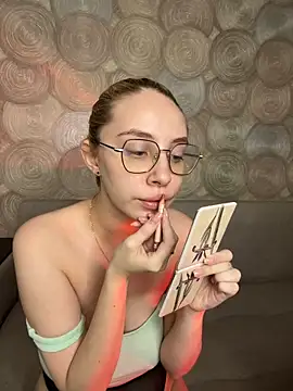 Snapshot of Kitty_Katrine chatting on 10/12/25, 01:32 Kitty Katrine online show from 10/12/25, 01:32