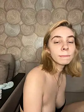 Snapshot of Kitty_Katrine chatting on 10/25/25, 01:29 Kitty Katrine online show from 10/25/25, 01:29