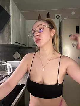 Kitty Katrine online show from 03/07/26, 02:25