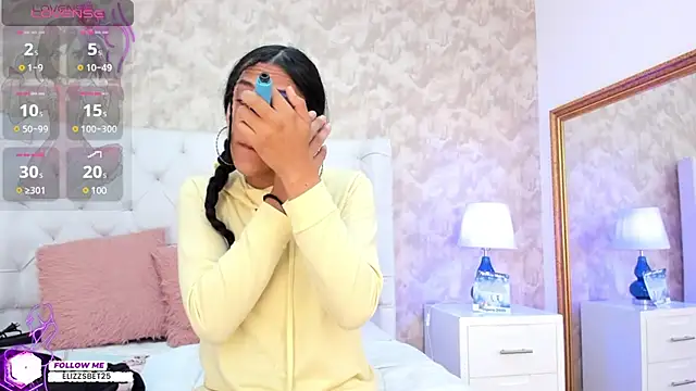 Eliza Thaylor   online show from 01/08/25, 12:26