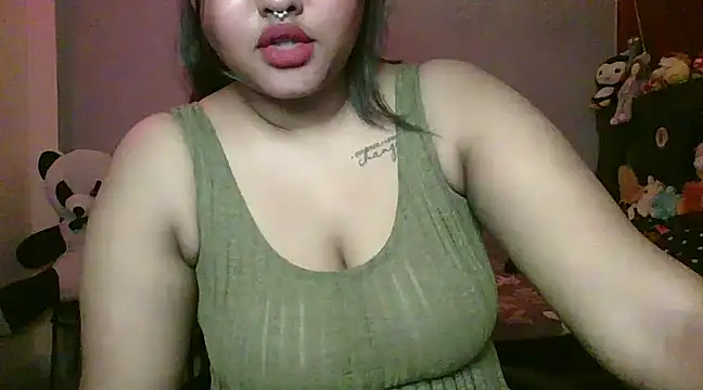 Snapshot of Your-love-12 chatting on 02/17/25, 01:32 Your-love-12 online show from 02/17/25, 01:32