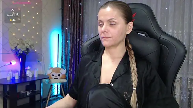 Snapshot of JessieOMays chatting on 10/28/25, 12:09 JessieOMays online show from 10/28/25, 12:09