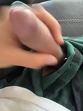 Snapshot of Pussylover_32 chatting on 11/06/25, 05:14 Pussylover 32 online show from 11/06/25, 05:14