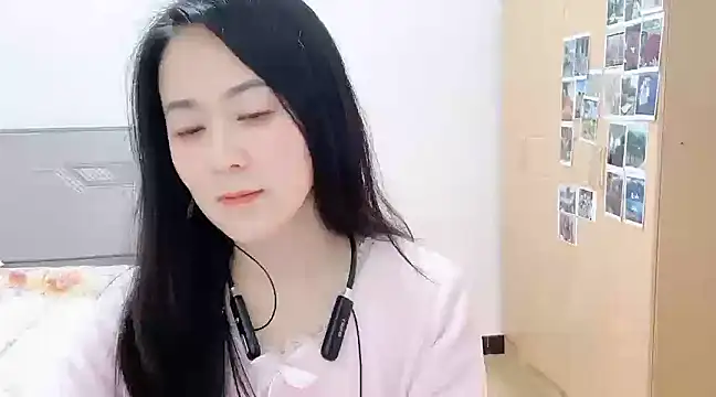 Snapshot of fanfan-FF chatting on 02/17/25, 12:05 fanfan-FF online show from 02/17/25, 12:05