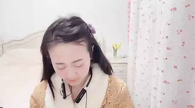 Snapshot of fanfan-FF chatting on 02/23/25, 01:24 fanfan-FF online show from 02/23/25, 01:24