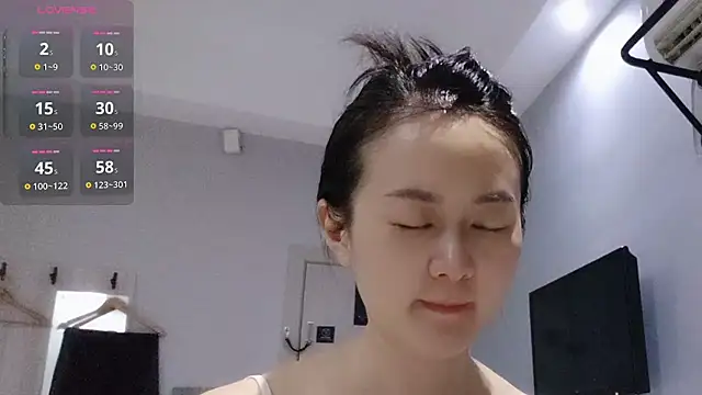 Snapshot of fanfan-FF chatting on 10/15/25, 01:44 fanfan-FF online show from 10/15/25, 01:44