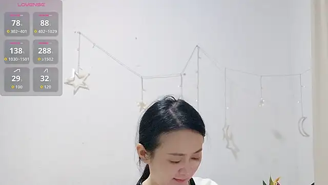 Snapshot of fanfan-FF chatting on 10/28/25, 01:14 fanfan-FF online show from 10/28/25, 01:14