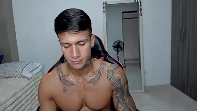 Snapshot of pettergrey1 chatting on 02/15/26, 12:25 pettergrey1 online show from 02/15/26, 12:25