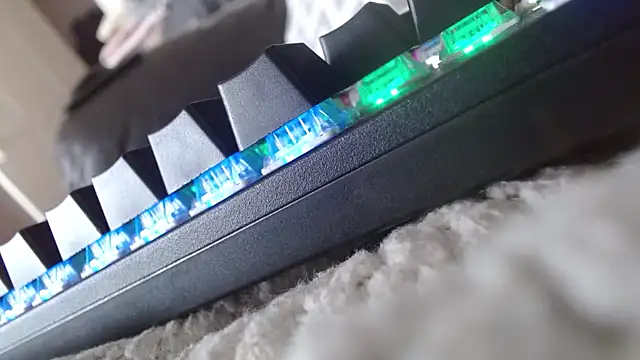 Snapshot of Heracles00 chatting on 10/27/25, 02:21 Heracles00 online show from 10/27/25, 02:21