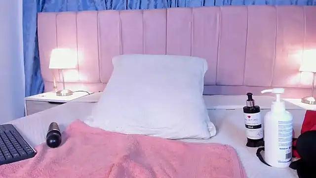 x milu online show from 03/10/25, 08:56