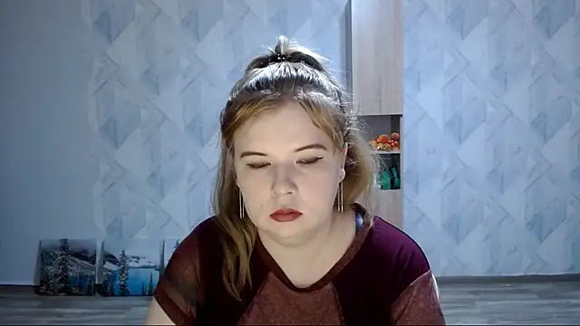 Snapshot of Melina_Hot9 chatting on 11/11/25, 08:09 Melina Hot9 online show from 11/11/25, 08:09