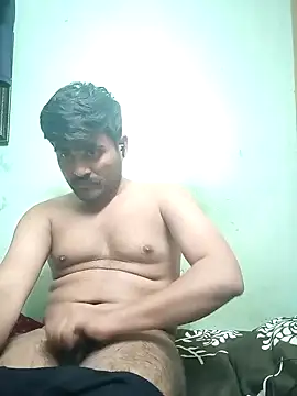 Snapshot of IamKire chatting on 12/23/24, 10:33 IamKire online show from 12/23/24, 10:33