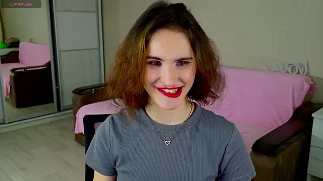 Snapshot of FridaCure chatting on 01/04/25, 10:34 FridaCure online show from 01/04/25, 10:34